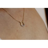 Taşlı At Nalı Figürlü Kolye KL00068