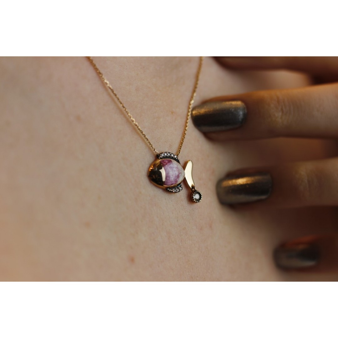 Mor Renkli Balık Figürlü Kolye ZN00707